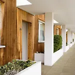 מלון דירות Adagio Centre 3*