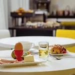 Adagio Centre 3*