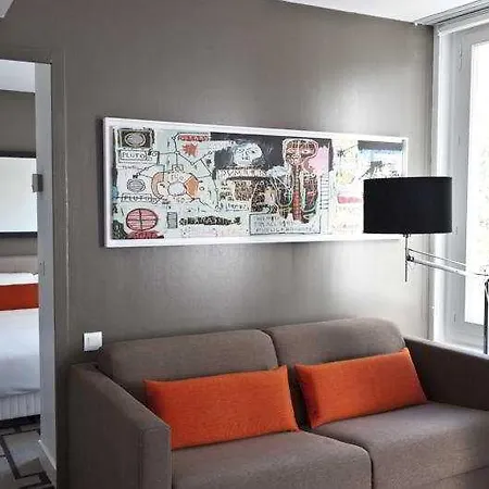 Adagio Centre 3*