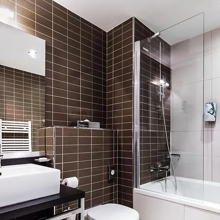 Adagio Centre 3*
