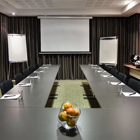 Adagio Centre 3*