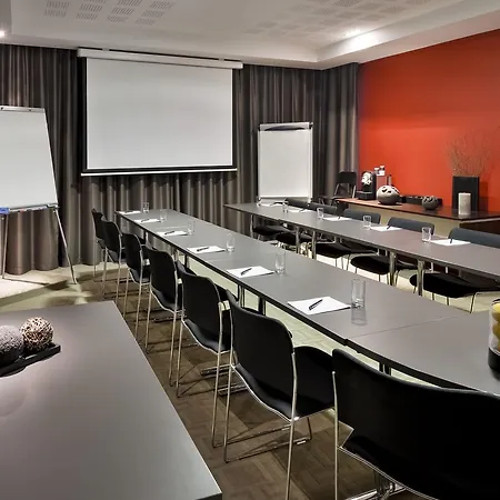 Adagio Centre Aparthotel 3*